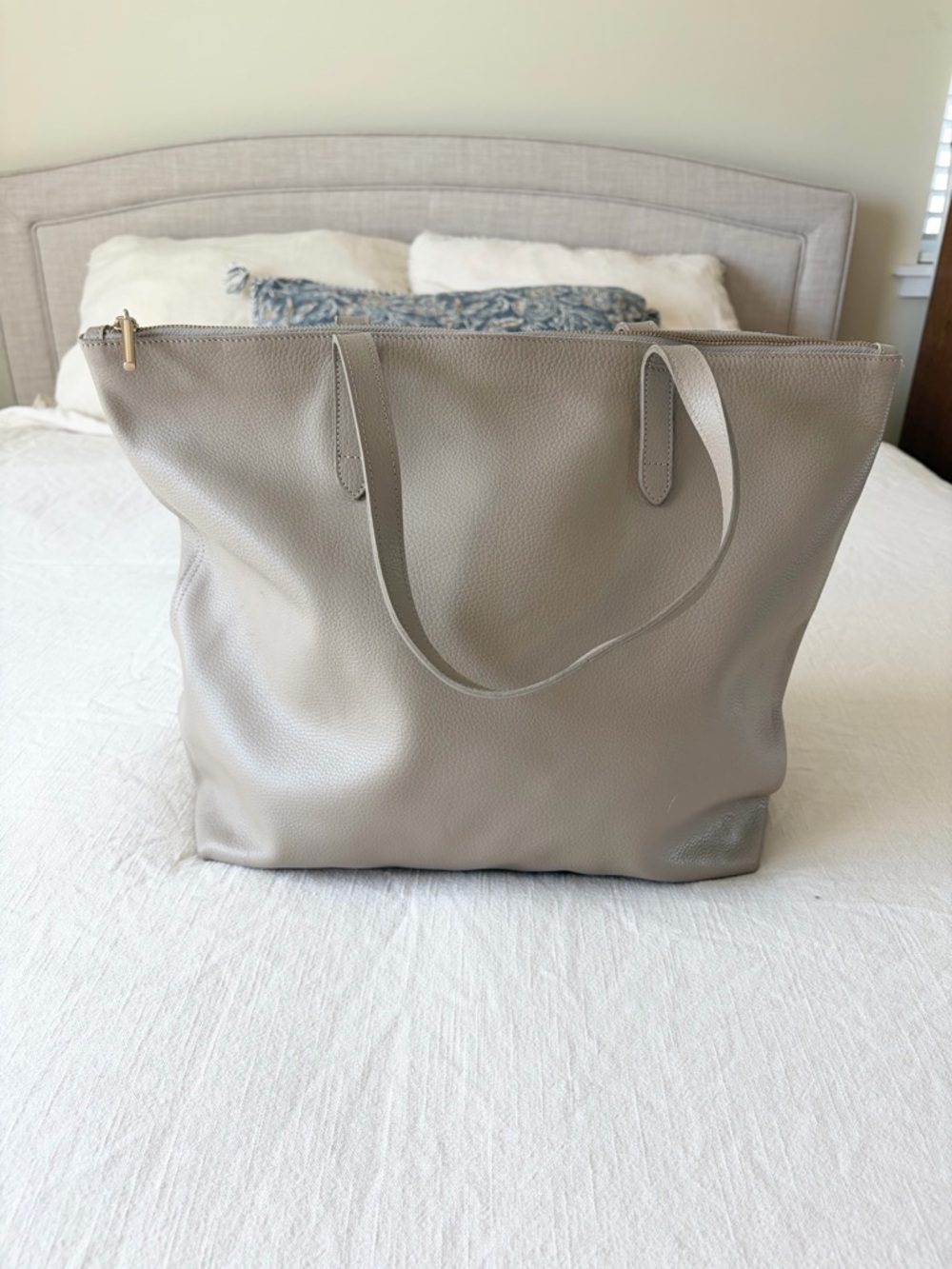 Cuyana | Classic Large Leather Tote Bag in Light Taupe